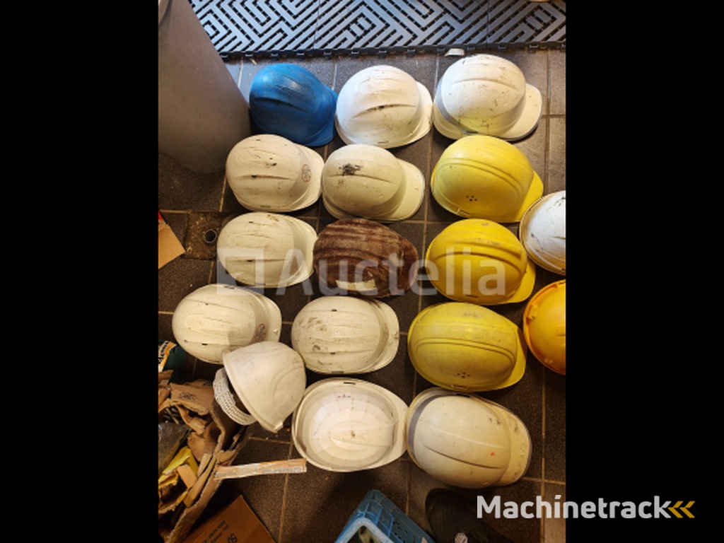 Very large lot of safety helmets