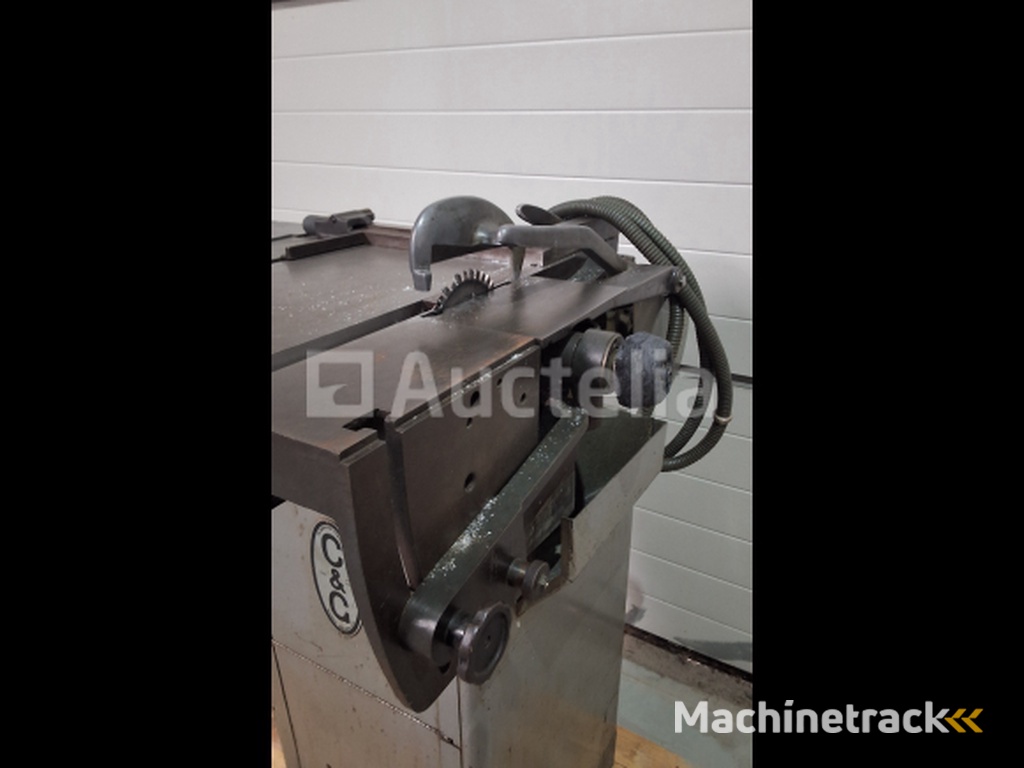 C & G Metaalzaagmachine