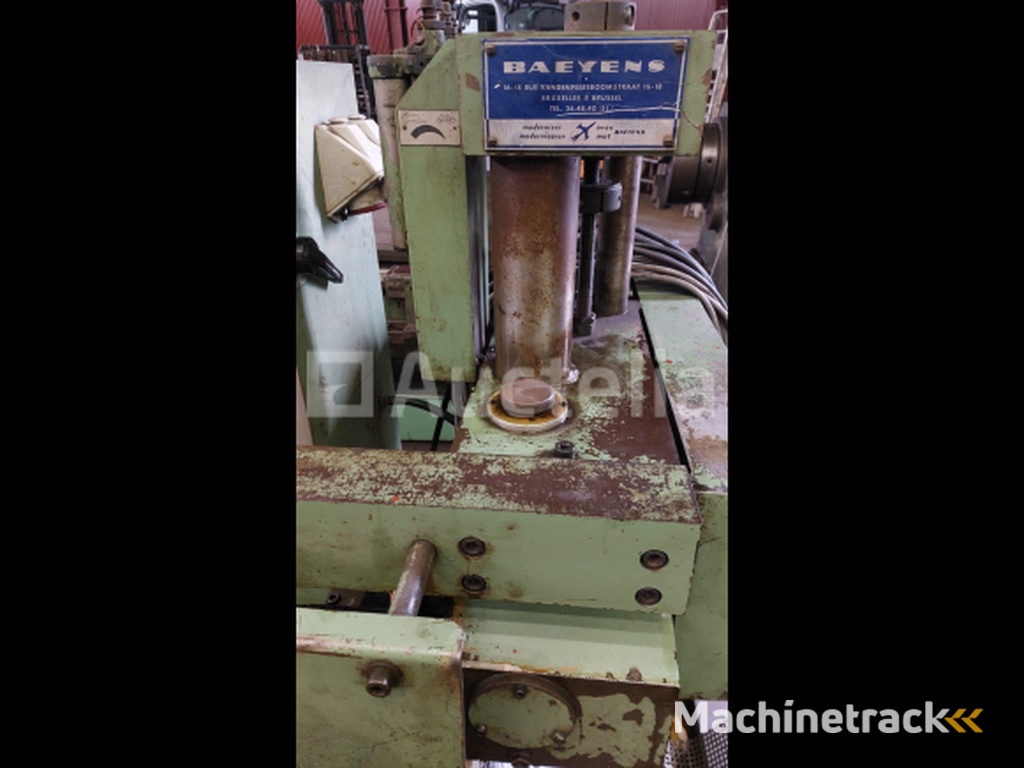 SATURNE CIRKELZAAGAUTOMAAT / automatische zaagmachine