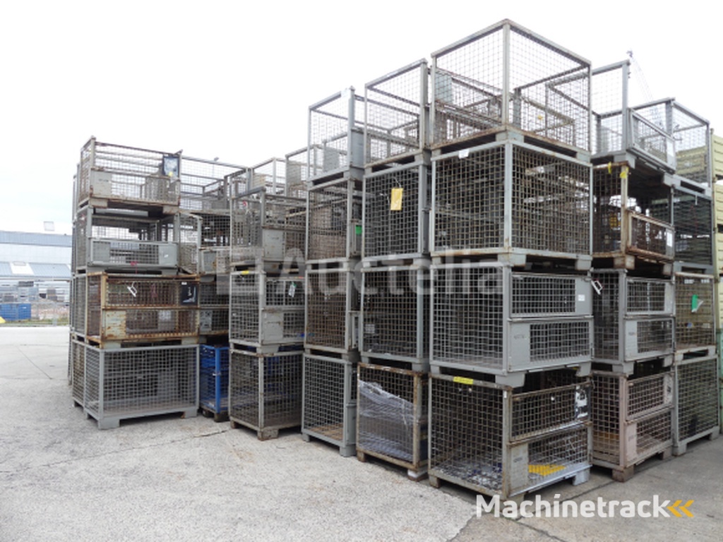 4 stackable wire bins