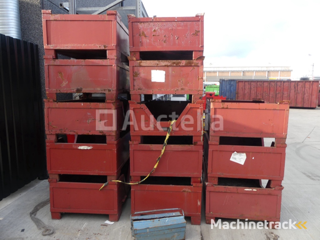 4 Stapelbare metalen bakken