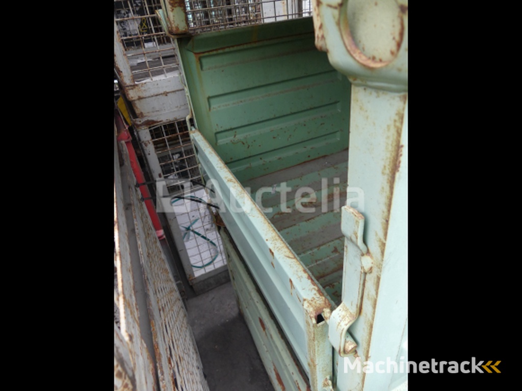 5 stackable metal bins