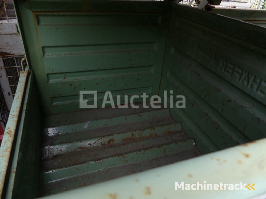 5 stackable metal bins