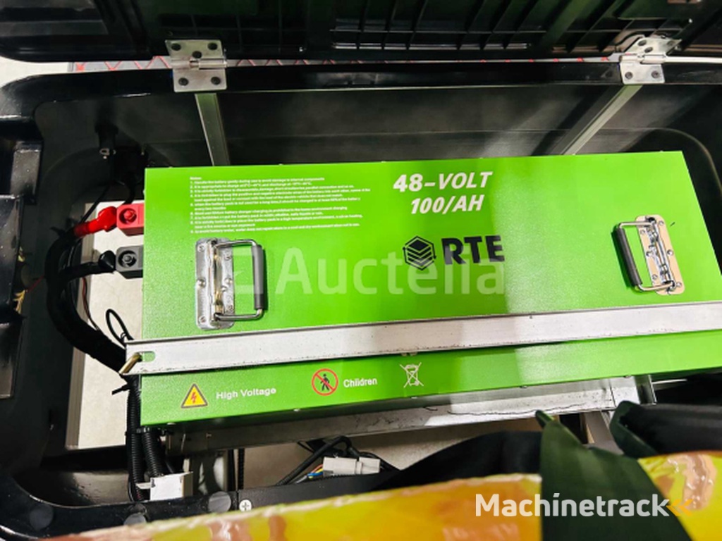 RTE - Golf cart with storage box Orange