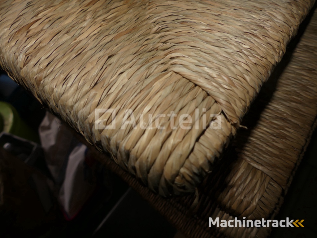 Mulched chair bottoms