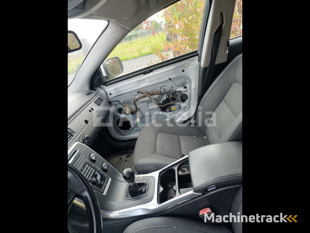 Auto Volvo XC70 (2014-200.385 km-VIN:YV1BZ87A4E1181343)
