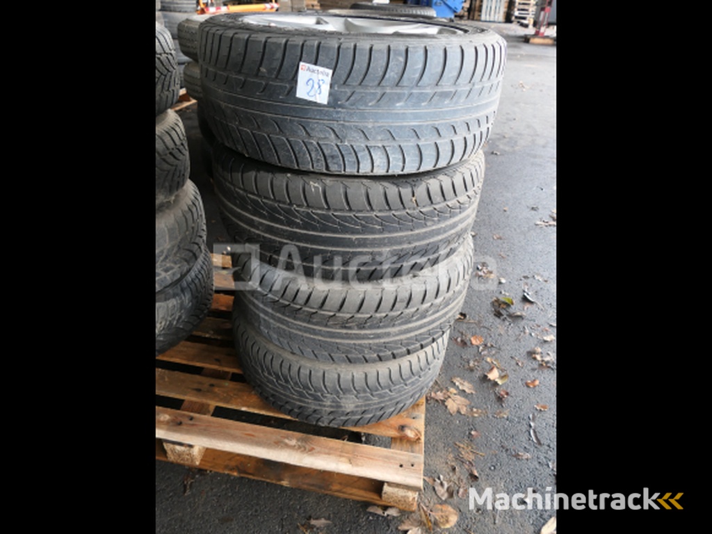 4 Second-hand tyres on Good Yaer HydraG aluminium rim (Dimensions: 205/55R16 91V)