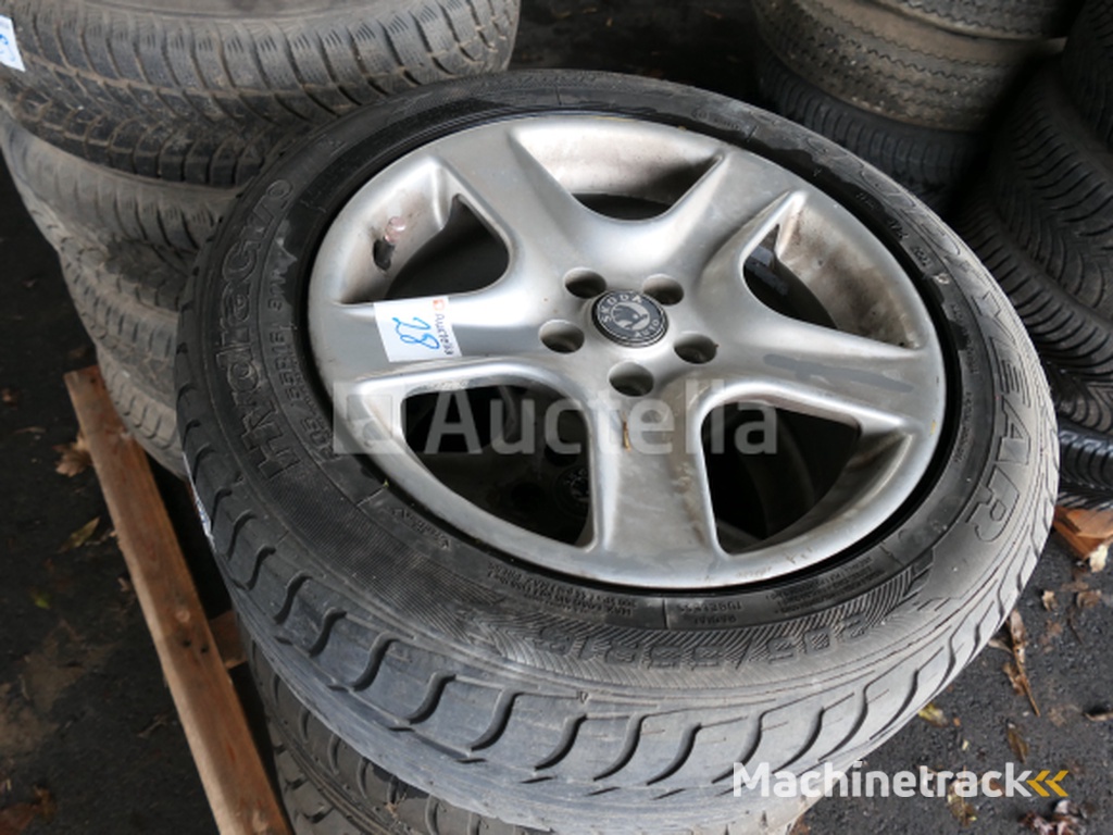 4 Second-hand tyres on Good Yaer HydraG aluminium rim (Dimensions: 205/55R16 91V)