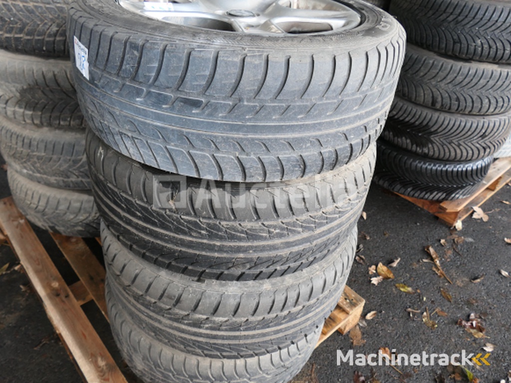 4 Second-hand tyres on Good Yaer HydraG aluminium rim (Dimensions: 205/55R16 91V)