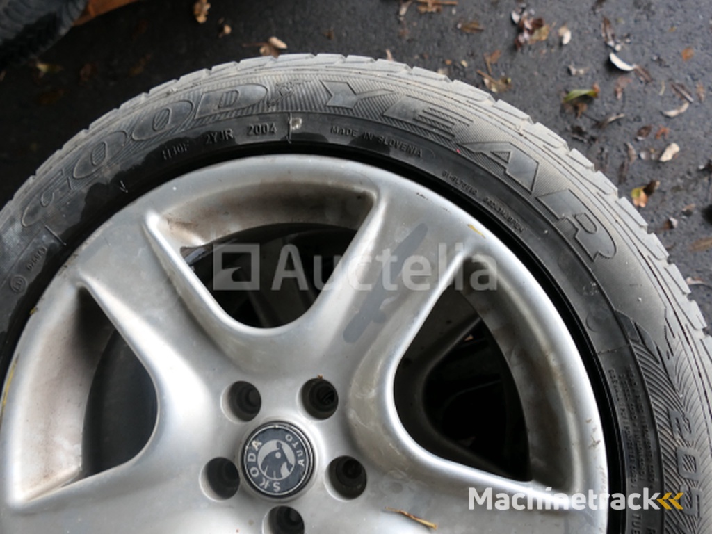 4 Second-hand tyres on Good Yaer HydraG aluminium rim (Dimensions: 205/55R16 91V)