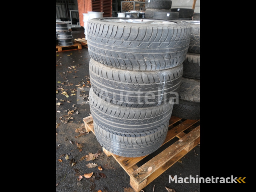 4 Second-hand tyres on Good Yaer HydraG aluminium rim (Dimensions: 205/55R16 91V)