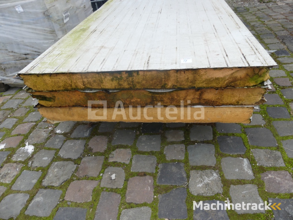 3 geïsoleerde sandwichpanelen
