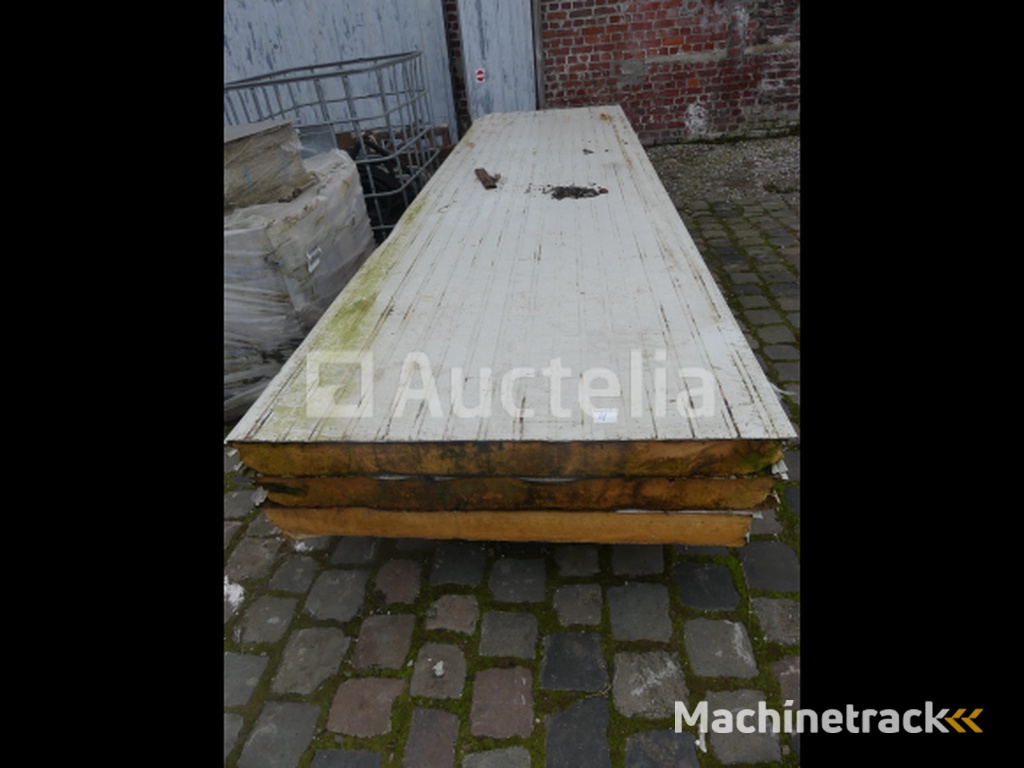 3 geïsoleerde sandwichpanelen