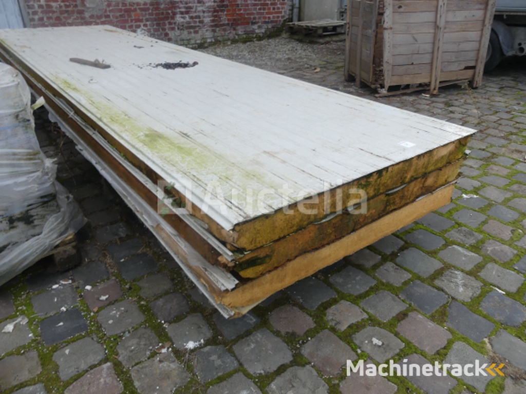 3 geïsoleerde sandwichpanelen