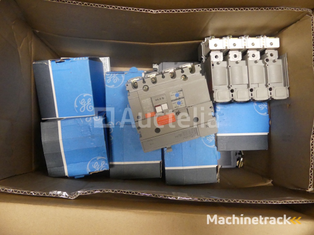 REF:Midi - Pal 2 - Set van diverse elektrische apparatuur