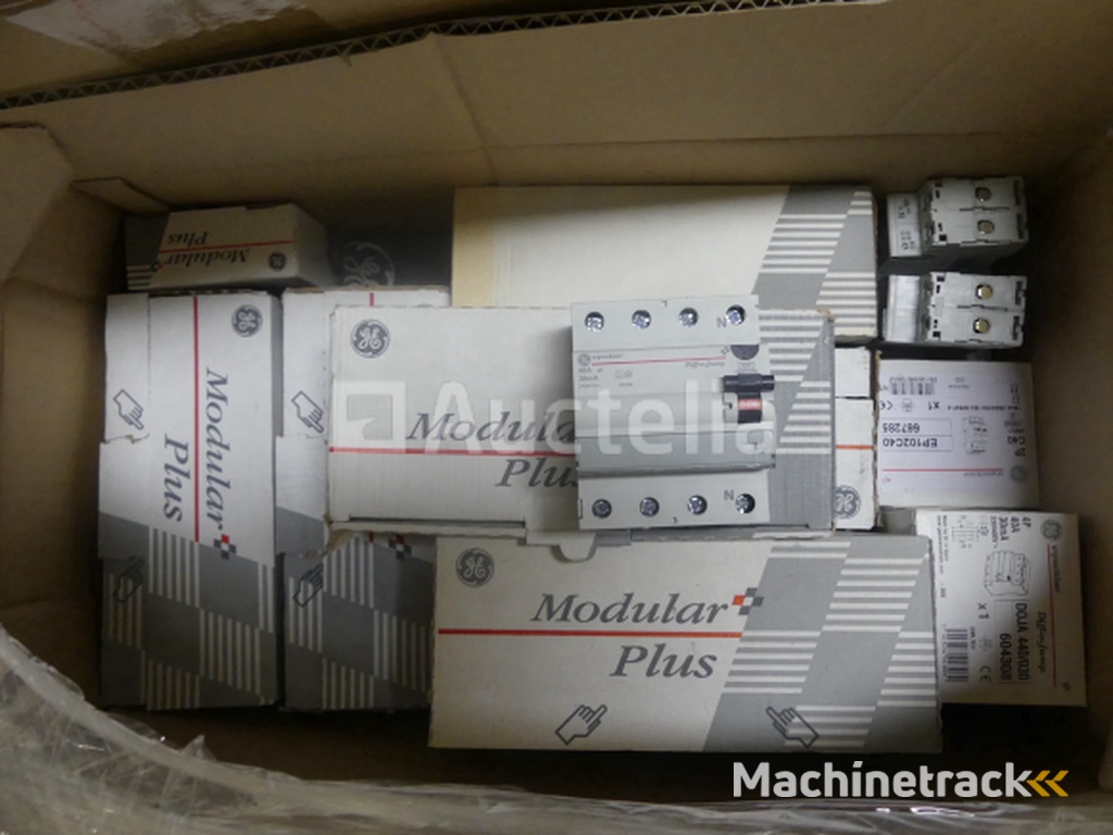 REF:Midi - Pal 2 - Set van diverse elektrische apparatuur