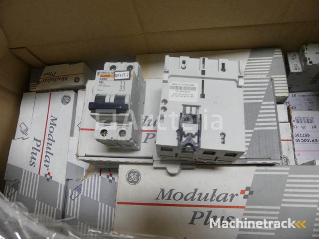 REF:Midi - Pal 2 - Set van diverse elektrische apparatuur