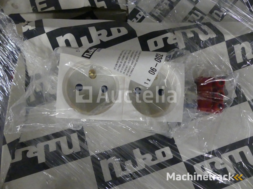 REF:EMAC - Pal 4 - Niko Miscellaneous Electrical Equipment Set