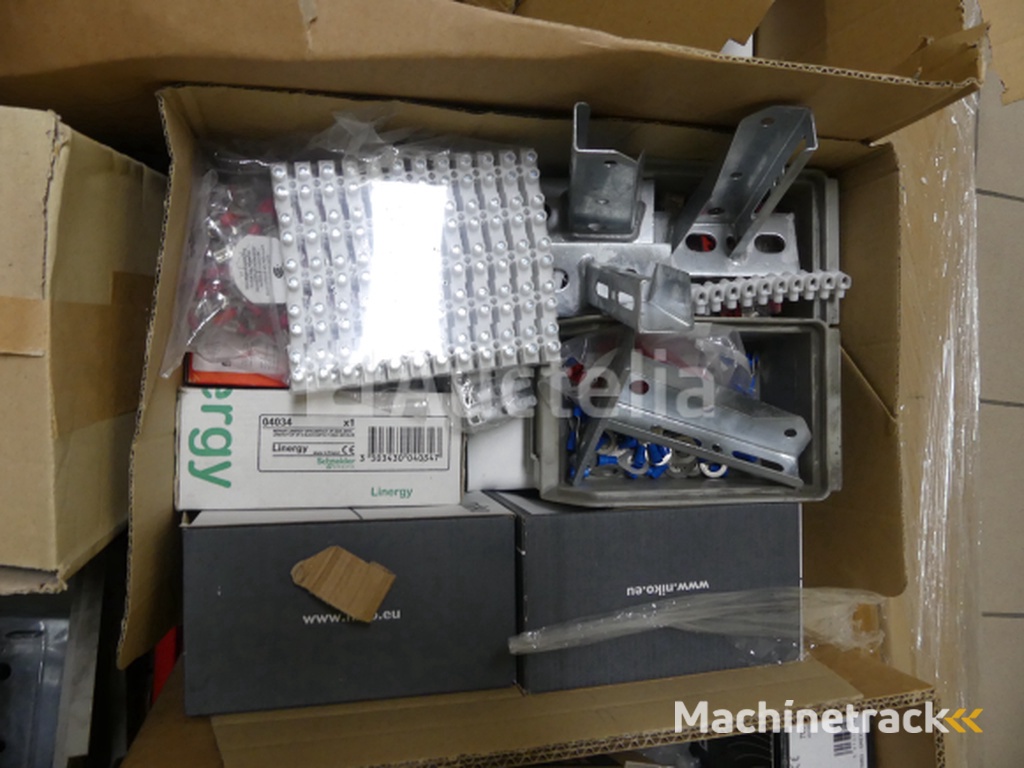 Diverse elektrische apparatuur set