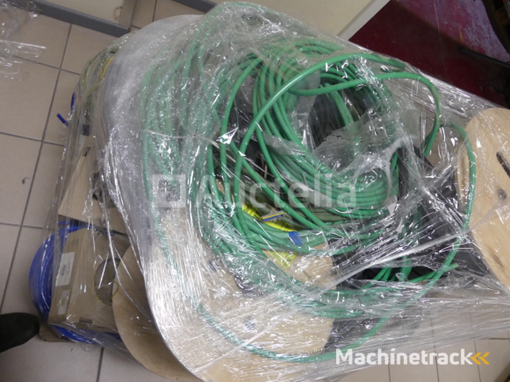 Set van verschillende elektrische kabelspoelen