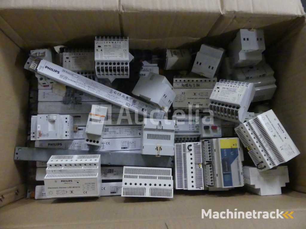 Diverse elektrische apparatuur set