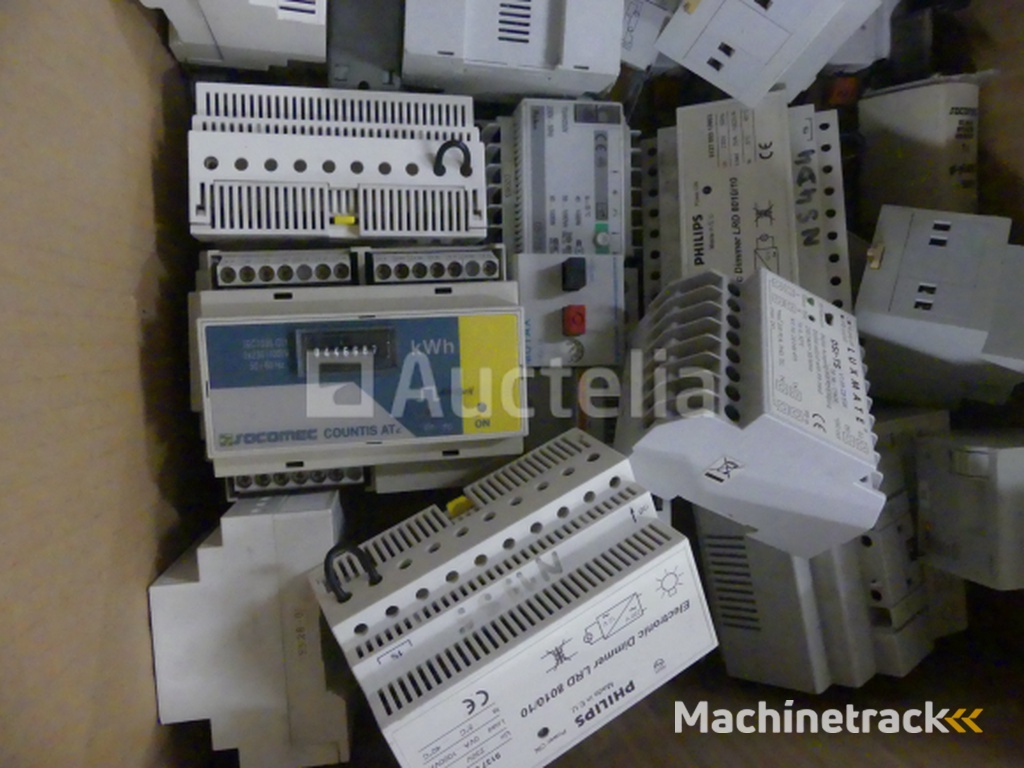 Diverse elektrische apparatuur set