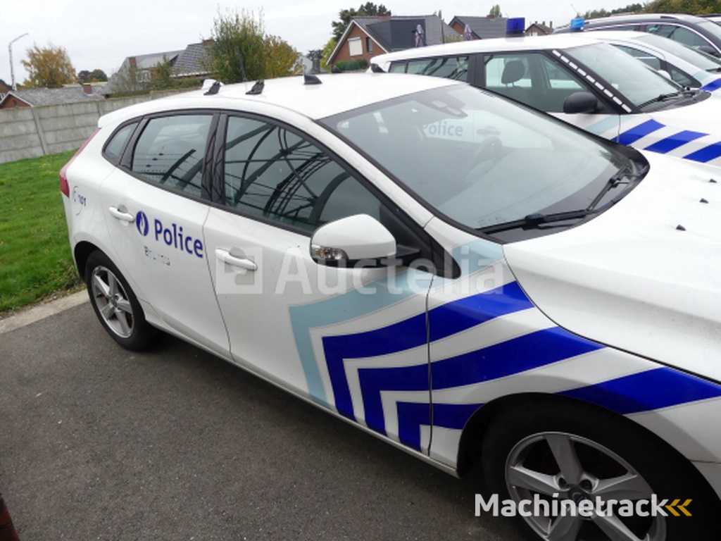 Volvo V40 Mixed Car (2015-87.651 km-VIN:YV1MV8481F2213201)