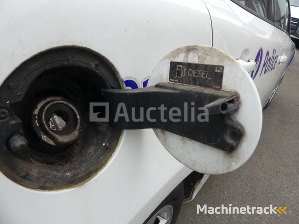 Volvo V40 Mixed Car (2015-87.651 km-VIN:YV1MV8481F2213201)