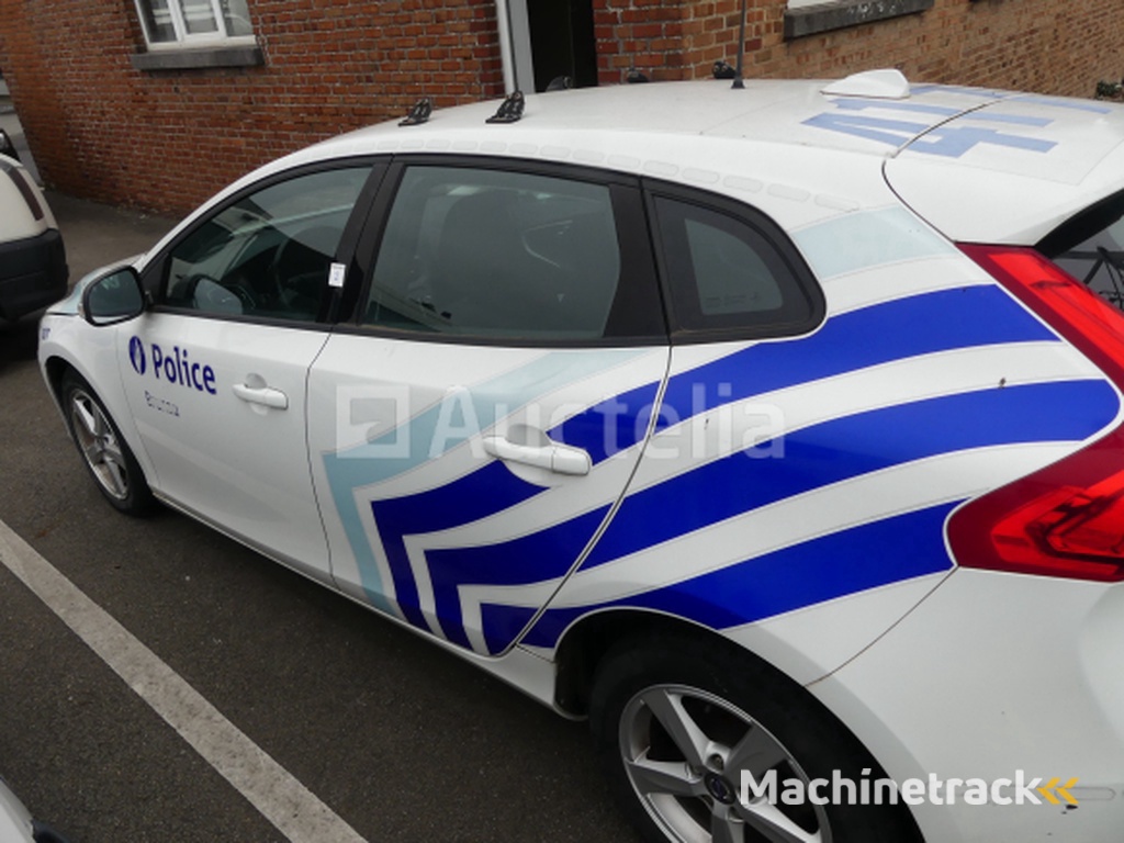 Volvo V40 Mixed Car (2015-87.651 km-VIN:YV1MV8481F2213201)