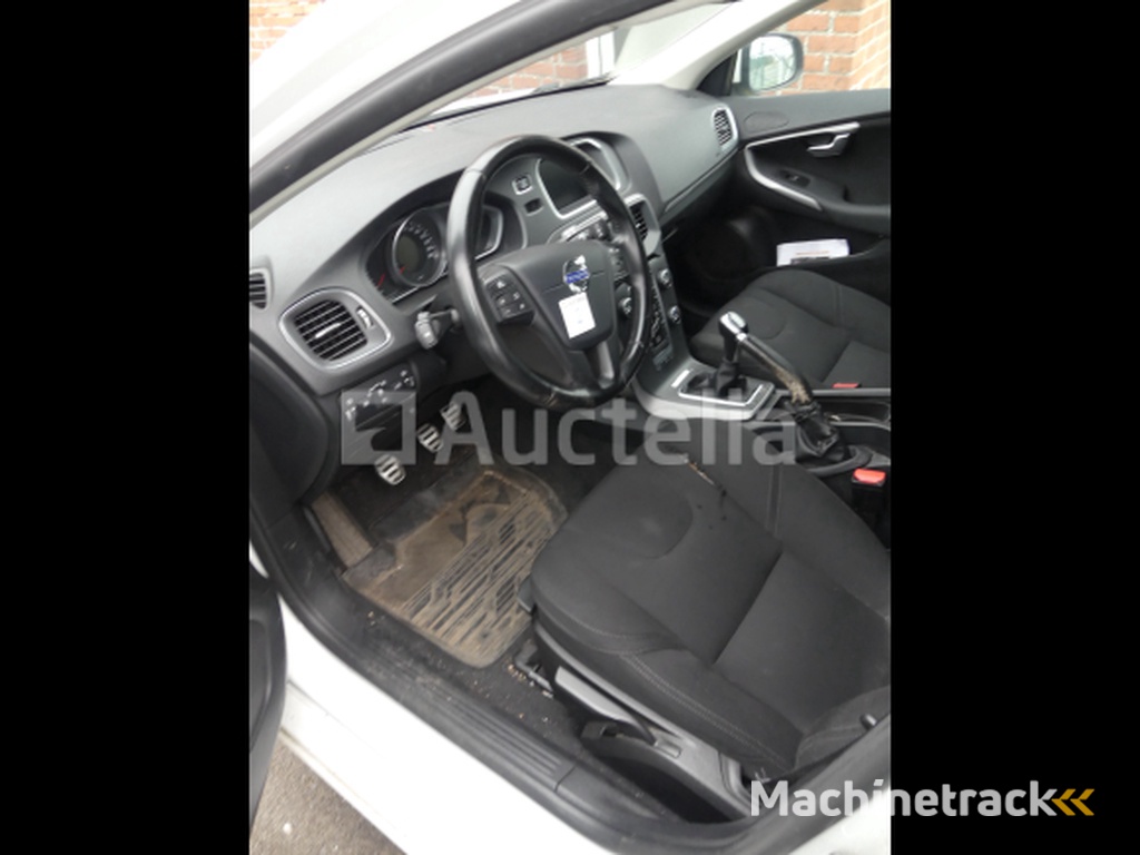Volvo V40 Mixed Car (2015-87.651 km-VIN:YV1MV8481F2213201)