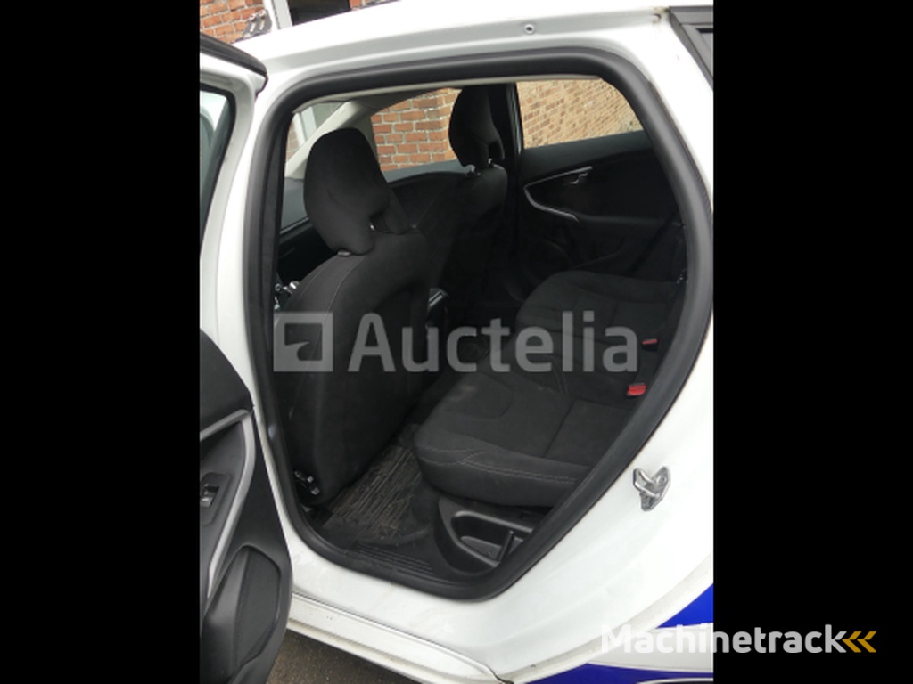 Volvo V40 Mixed Car (2015-87.651 km-VIN:YV1MV8481F2213201)