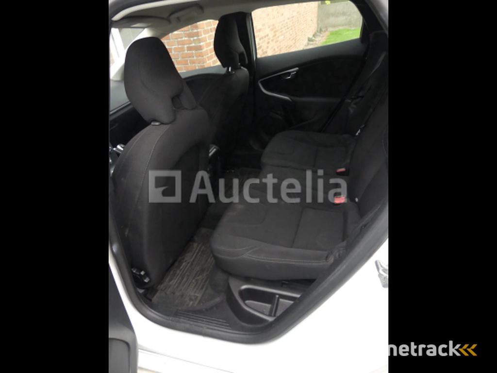 Volvo V40 Mixed Car (2015-87.651 km-VIN:YV1MV8481F2213201)