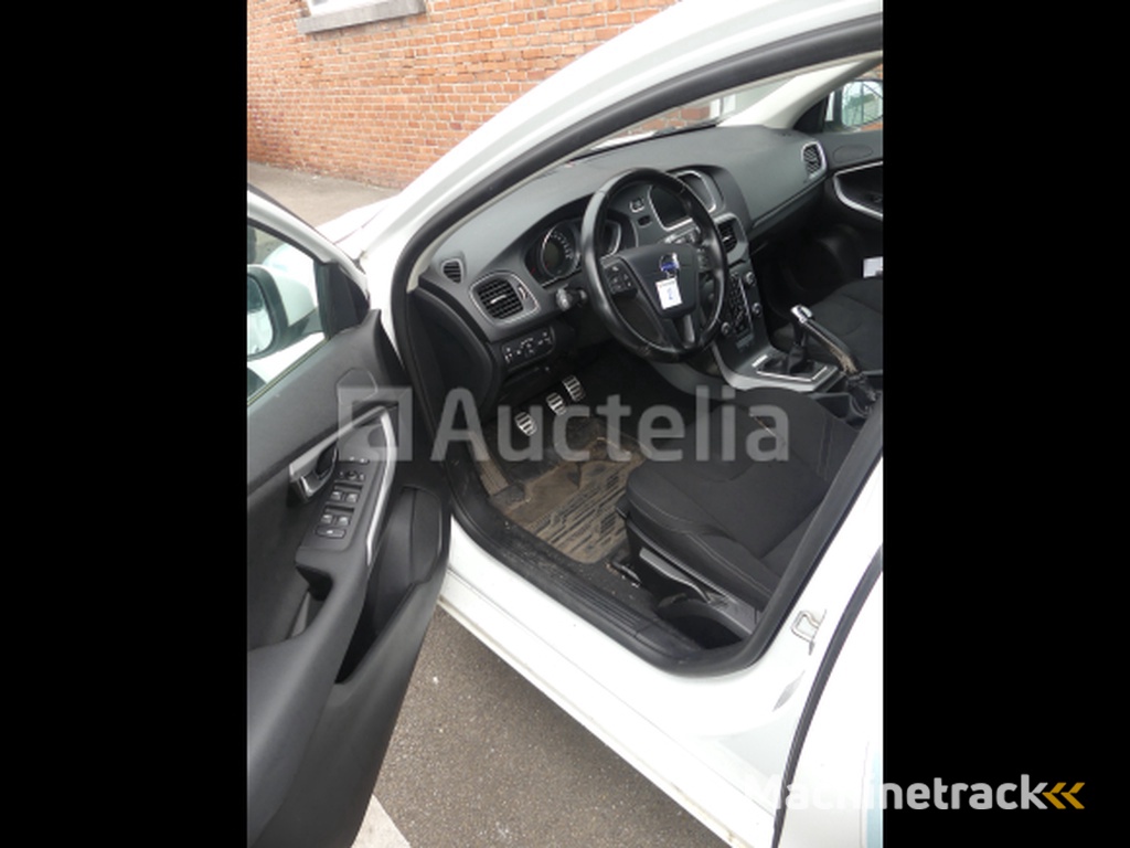 Volvo V40 Mixed Car (2015-87.651 km-VIN:YV1MV8481F2213201)