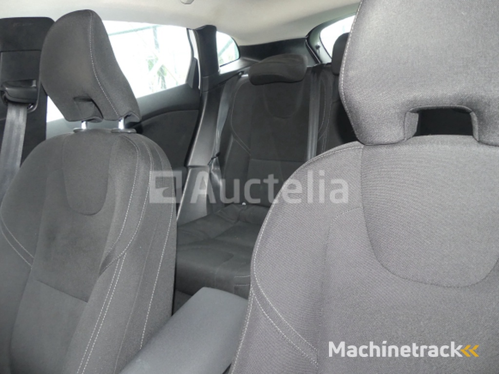 Volvo V40 Mixed Car (2015-87.651 km-VIN:YV1MV8481F2213201)