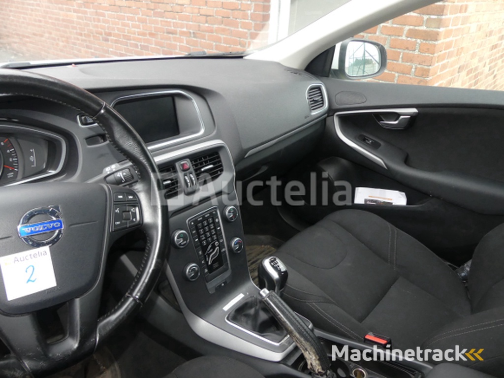 Volvo V40 Mixed Car (2015-87.651 km-VIN:YV1MV8481F2213201)