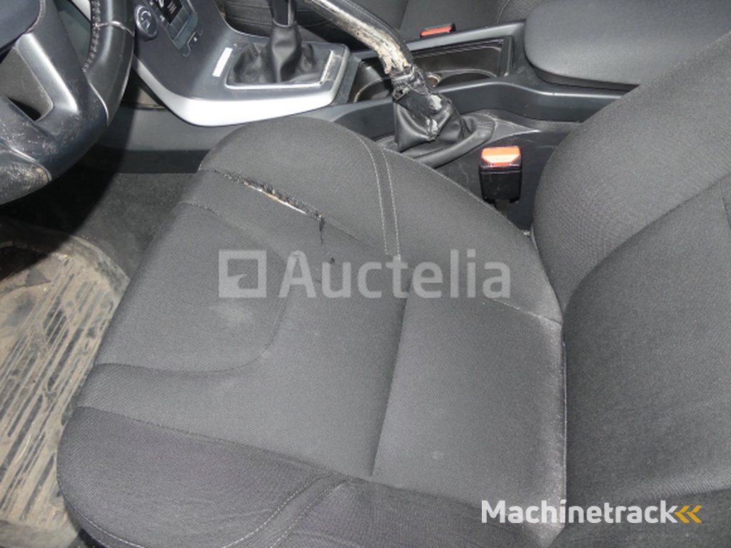 Volvo V40 Mixed Car (2015-87.651 km-VIN:YV1MV8481F2213201)