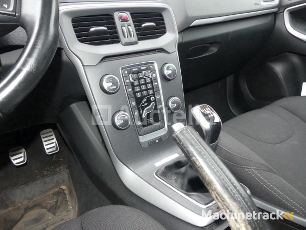 Volvo V40 Mixed Car (2015-87.651 km-VIN:YV1MV8481F2213201)
