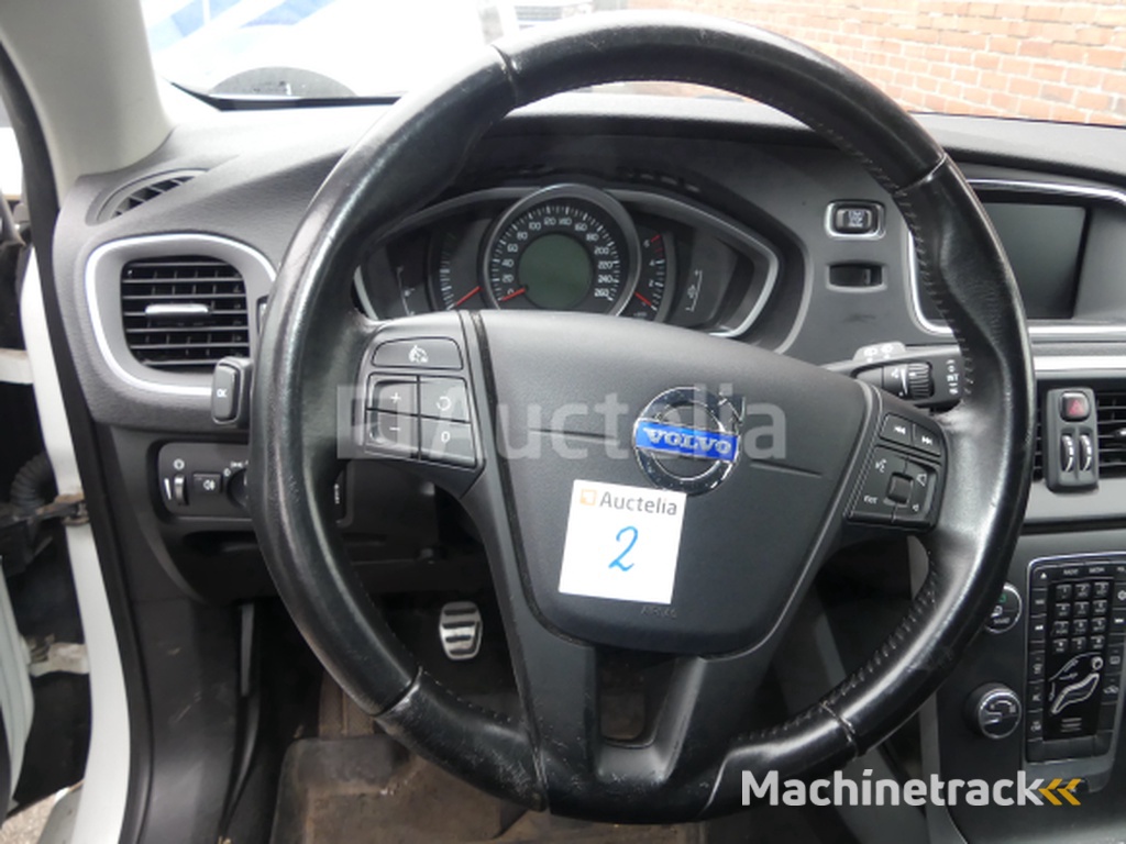Volvo V40 Mixed Car (2015-87.651 km-VIN:YV1MV8481F2213201)