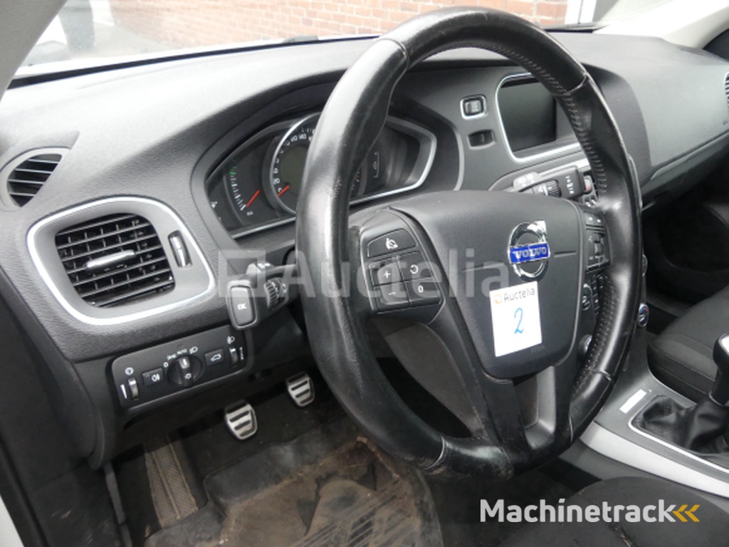 Volvo V40 Mixed Car (2015-87.651 km-VIN:YV1MV8481F2213201)