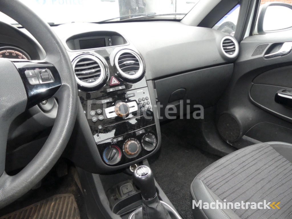 Mixed car Opel Corsa (2014-106.163 km-VIN:W0L0SDL68E4250631)