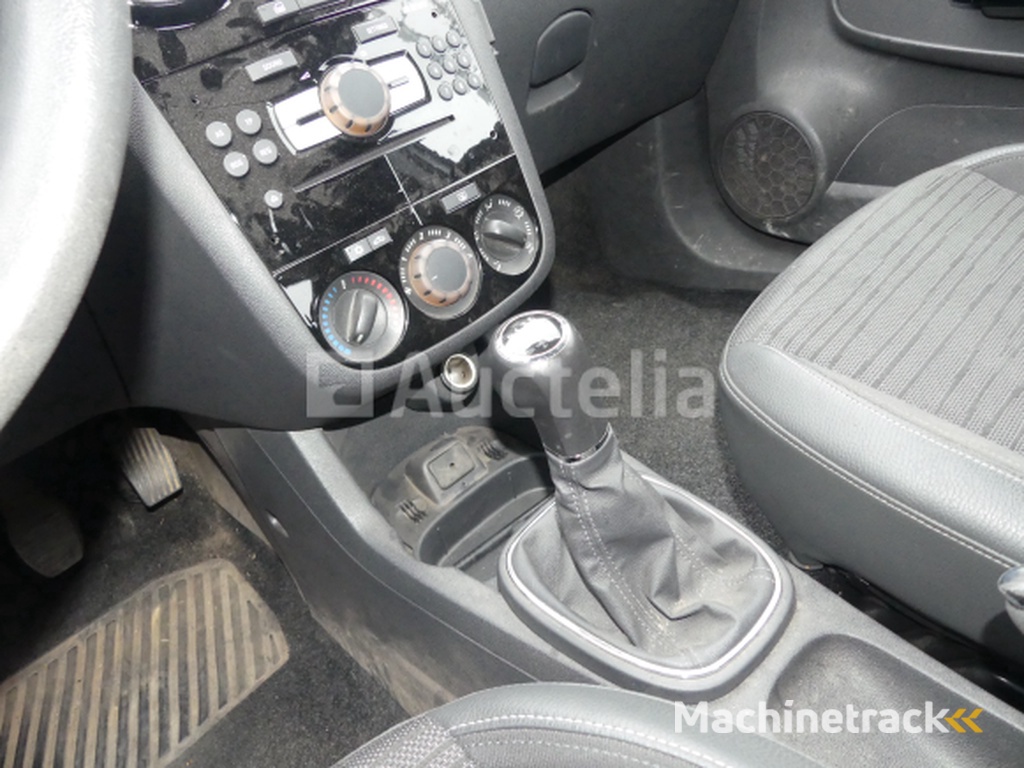 Mixed car Opel Corsa (2014-106.163 km-VIN:W0L0SDL68E4250631)