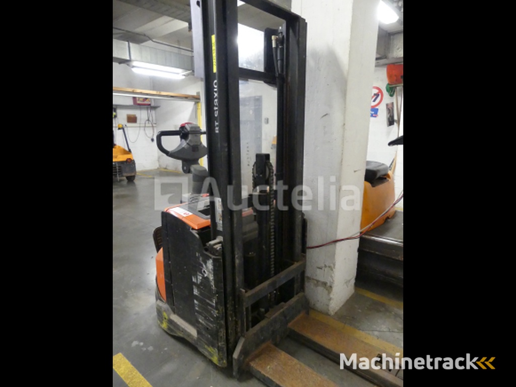 REF:2245.18.36 - BT Staxio SWE120 L electric stacker