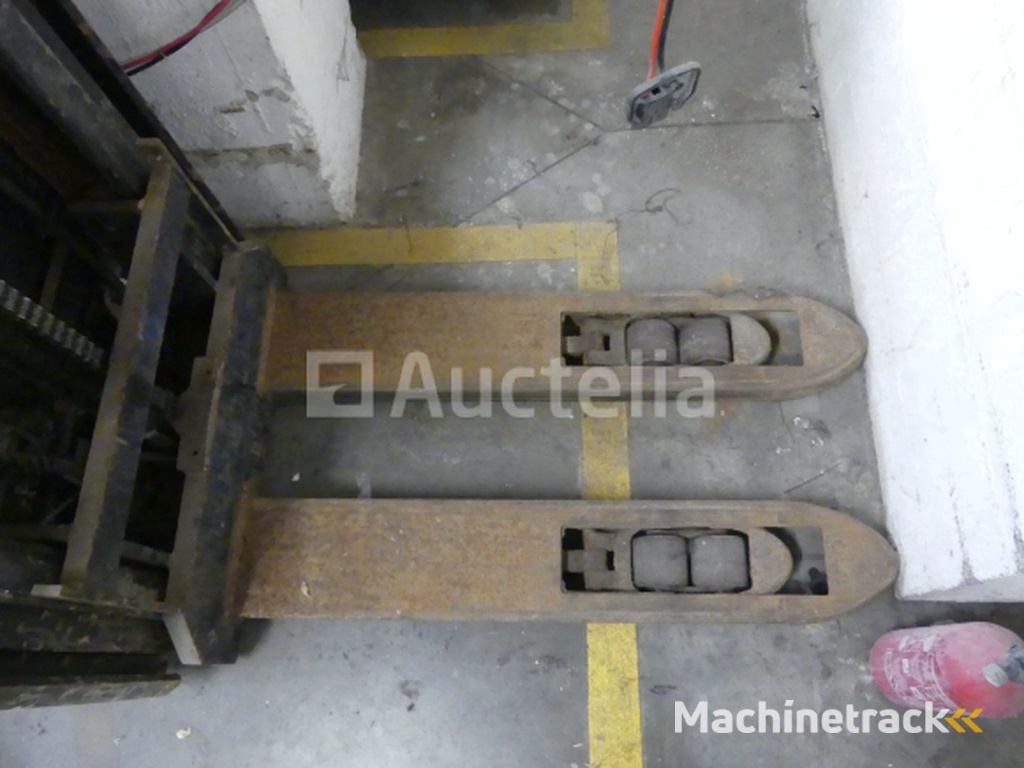 REF:2245.18.36 - BT Staxio SWE120 L electric stacker