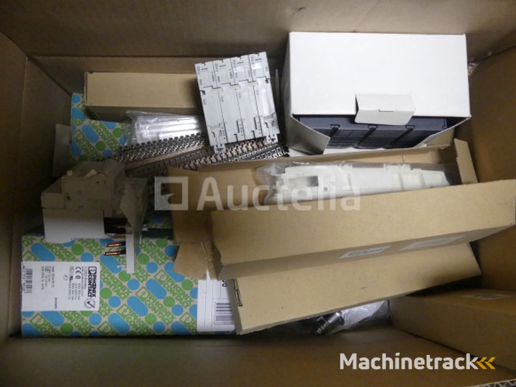 REF:Midi - Pal 3 - Set van diverse elektrische apparatuur