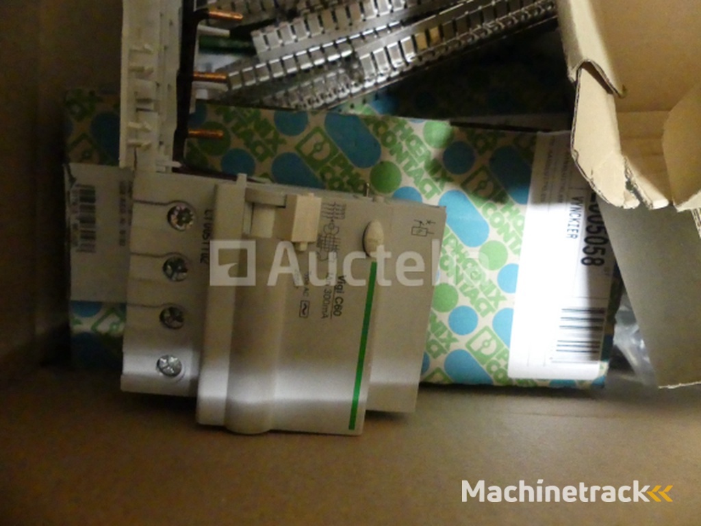 REF:Midi - Pal 3 - Set van diverse elektrische apparatuur