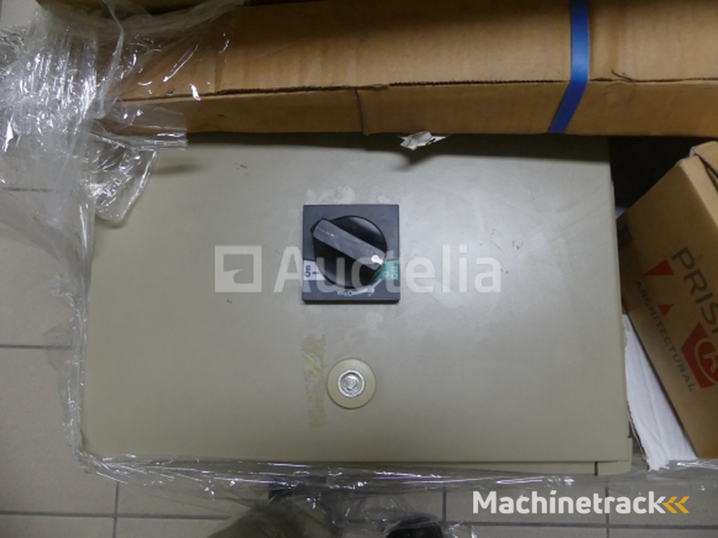 REF:Midi - Pal 3 - Set van diverse elektrische apparatuur