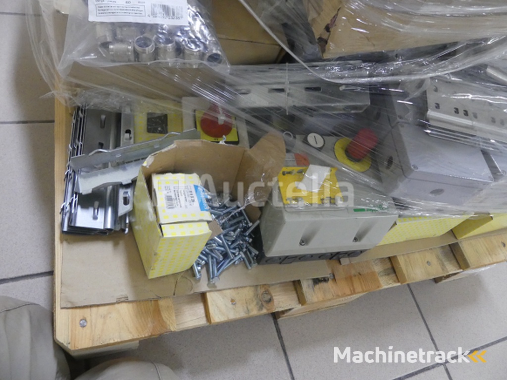 REF:EMAC - Pal 6 - Kit voor hardware en diverse uitrusting