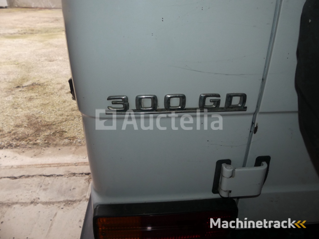 Voiture Mercedes-Benz 300 GD (1992-241.306 km)(VIN: WDB46332817084482)
