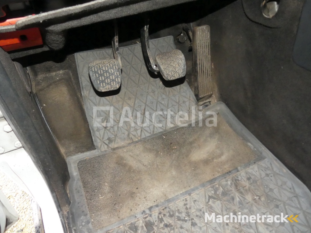 Voiture Mercedes-Benz 300 GD (1992-241.306 km)(VIN: WDB46332817084482)