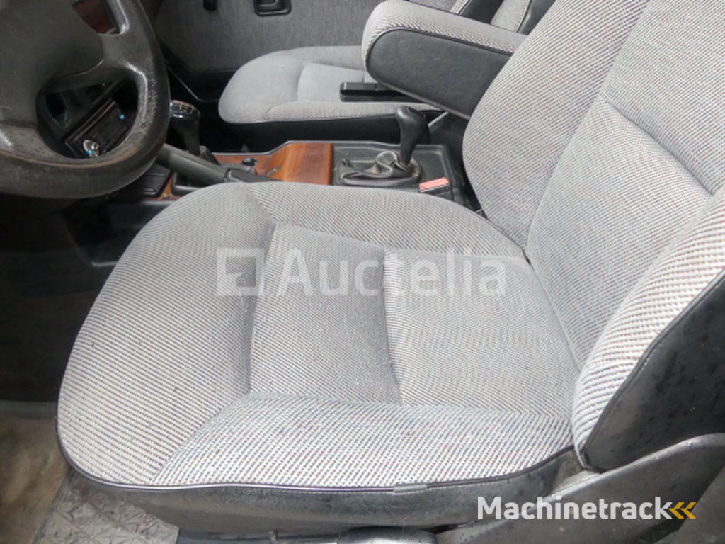 Voiture Mercedes-Benz 300 GD (1992-241.306 km)(VIN: WDB46332817084482)